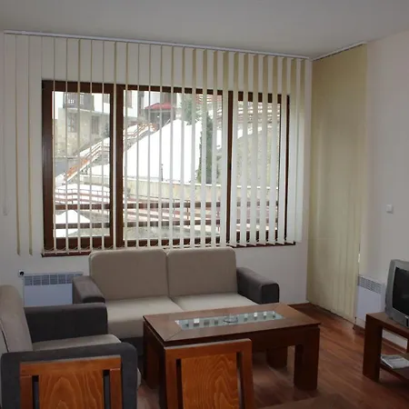 Cedar Hights Apartment *